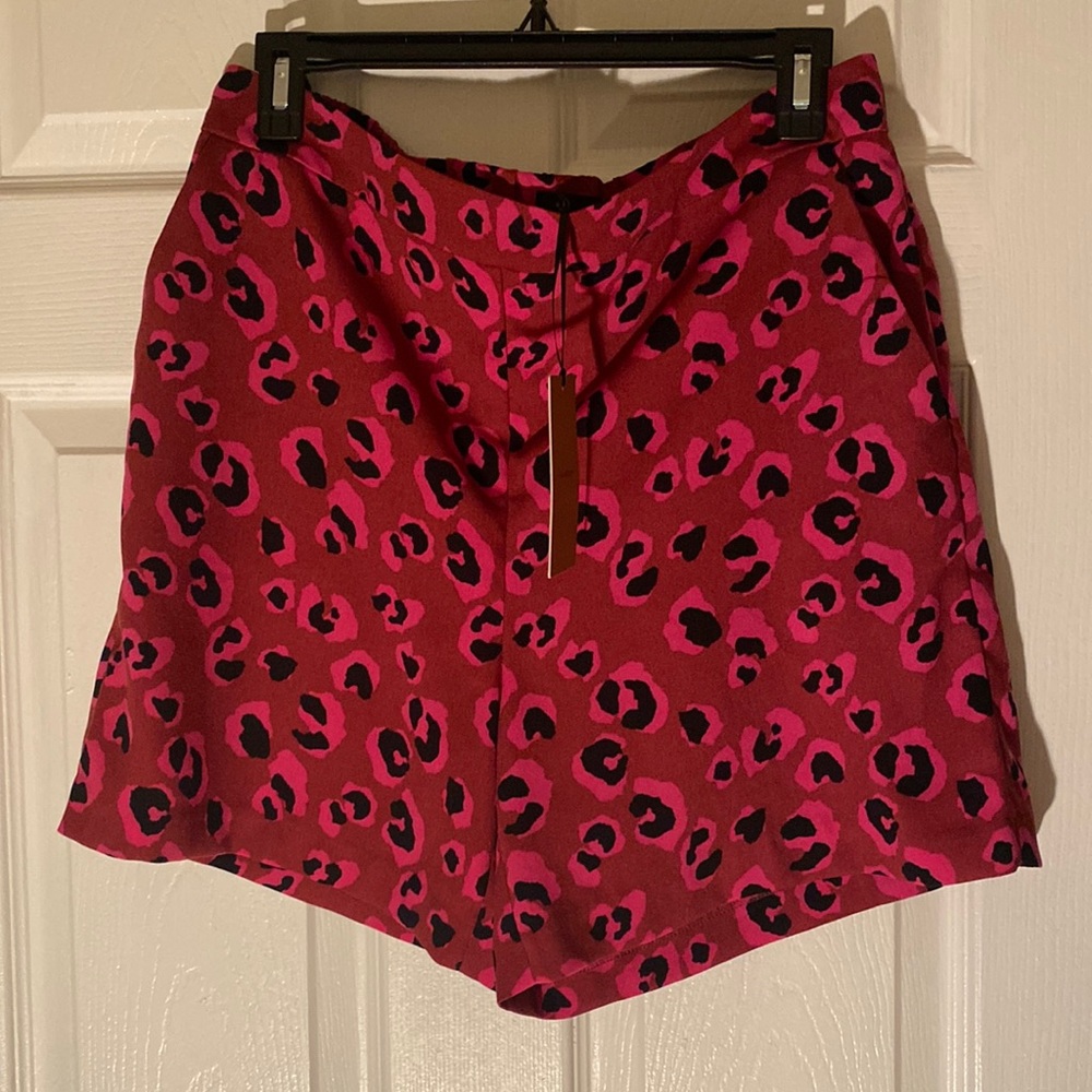 NWT Halogen Pink leopard print shorts
